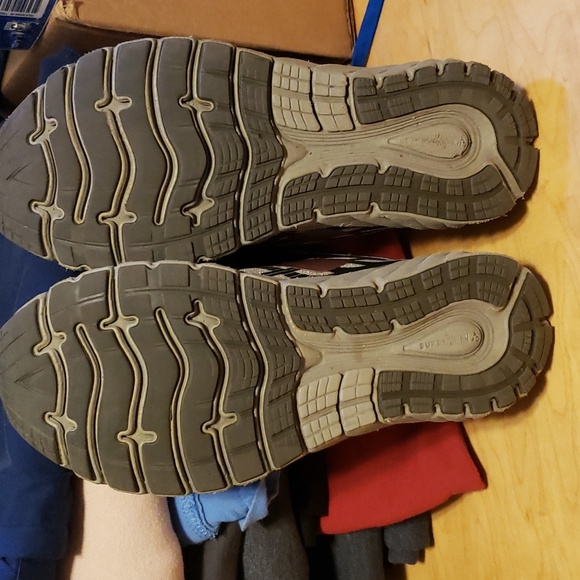 Brooks shoes - Picture 2 of 7